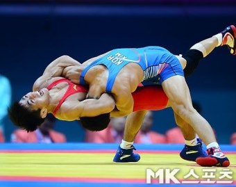 메달불발 김영준 `넘어가면 안되는데` [MK포토]