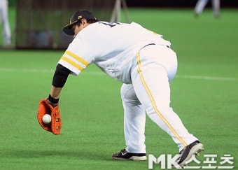 이대호, `튼실한 허벅지 돋보이는 수비자세` [MK포토]
