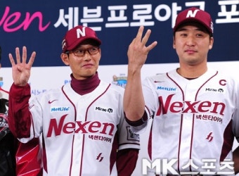 염경엽 감독 `캡틴은 손가락 세 개야?` [MK포토]