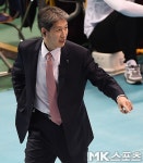 9연패의 늪 이성희 감독 `집중해` [MK포토]