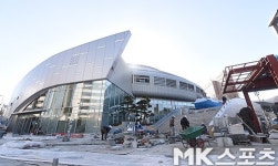마무리 작업 한창인 장충체육관 [MK포토]