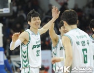 김주성 `SK 잡고 잇몸미소` [MK포토]
