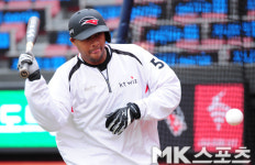 마르테 `한 손으로도 충분해` [MK포토]