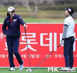 김효주-이정민 `티샷에 앞서 정다운 대화` [MK포토]