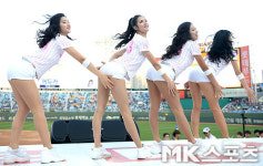 롯데 치어리더, `앞사람 힙터치` [MK포토]