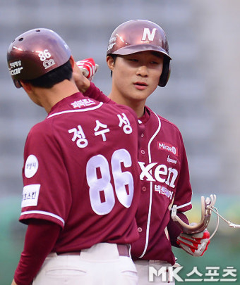 김하성 `싹쓸이 3타점 2루타로 승기 잡았어` [MK포토]