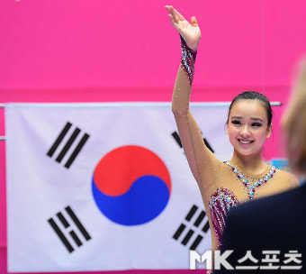 2관왕 손연재 `체조요정의 빛나는 손인사` [MK포토]