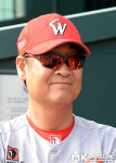 김용희 감독, `야구하기 좋은 날씨야` [MK포토]