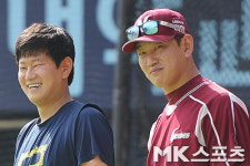 양현-양훈 `그라운드 위 붕어빵 형제` [MK포토]
