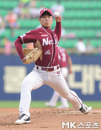 역투하는 넥센 선발 김택형 [MK포토]