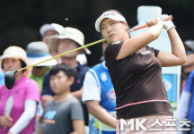 이정화 `갤러리 시선 한몸에 받은 티샷` [MK포토]