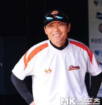움직이는 롯데 팬心…이종운 감독 향한 ‘재신임’