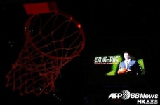 “플립을 추모하며” NBA 코치들의 특별했던 여행