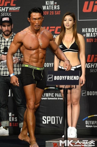 UFC 실용주의…자막 ‘아키야마’·호명 ‘추성훈’