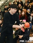 김종규 `탁구채 슛 간다~` [MK포토]