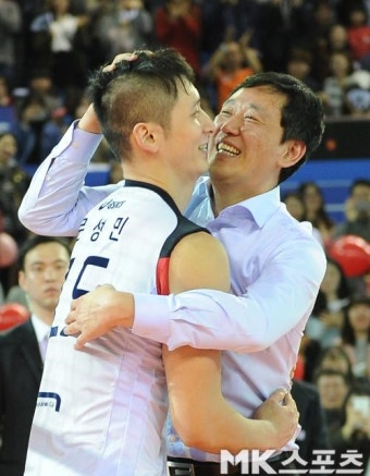 최태웅-문성민 `은퇴를 축하하는 뜨거운 포옹` [MK포토]
