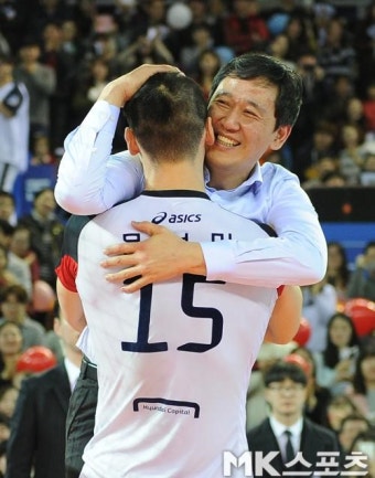 문성민 `감독님, 은퇴를 축하합니다` [MK포토]