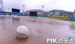 NC-한화전 우천취소 `내야에 빗물 고인 한화이글스파크` [MK포토]