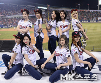 LG, KIA전 승리기원 시구 실시…31일 걸그룹 트와이스