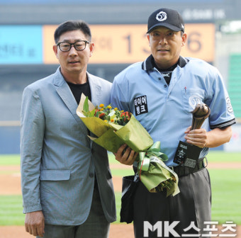 이민호 심판위원 `1500경기 출장 상패 받았습니다` [MK포토]