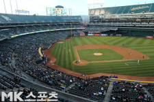 가장 새로웠던 구장 김현수, 오클랜드에 강한 첫인상