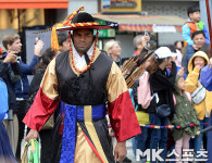 오브레임 `외국인 왕궁수문장이 신기해` [MK포토]