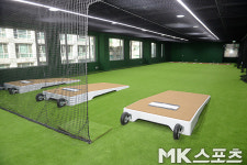 빌딩 속 야구훈련장, 팬더를 응원하는 ‘야구학교’