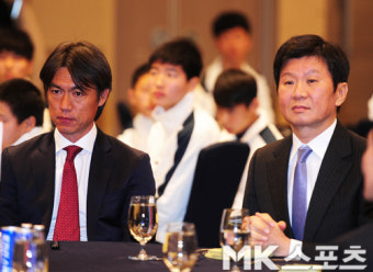 홍명보 이사장 `정몽규 이사장과 나란히 앉아` [MK포토]