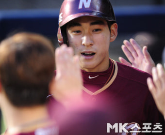 싱글벙글이정후 `3루타에 득점까지` [MK포토]