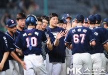 두산 베어스 `대승을 자축하자` [MK포토]