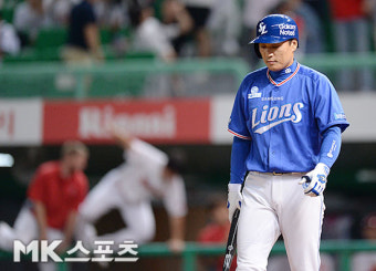 고개숙인 이승엽 `동점찬스였는데..` [MK포토]