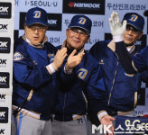 김경문 감독 `나성범 홈런에 박수로 축하` [MK포토]