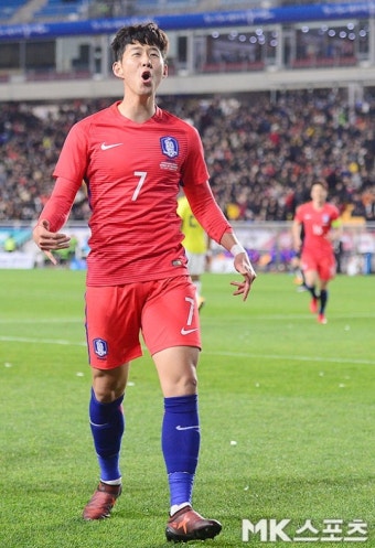 최고다 손흥민 ‘3번째’ KFA 올해의 선수…기성용과 최다 수상