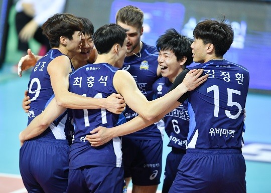 우리카드, 대한항공 상대 3-2로 풀세트 승리! 최근 2연승으로 3위로 올라서며 성과 얻어