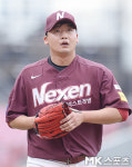 오주원 `깔끔하게 잘 막았어` [MK포토]