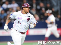 초이스 `2타점 적시타로 추격한다` [MK포토]