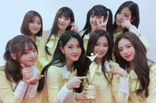 [똑똑SNS] 프로미스나인 “데뷔 후 첫 뉴스타상, 더 성장할게요 약속”