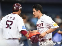 최원태 `병호 형, 홈런 고마웠어요` [MK포토]