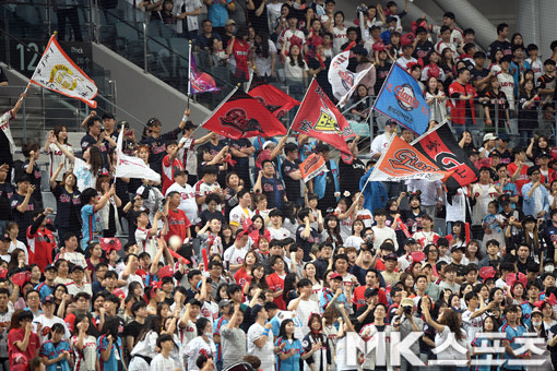 KBO 리그, 175경기 만에 300만 관중 돌파 및 한화 이글스 7연승으로 선두 등극