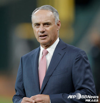 MLB 커미셔너 “NL 지명타자 도입 논의 진전”