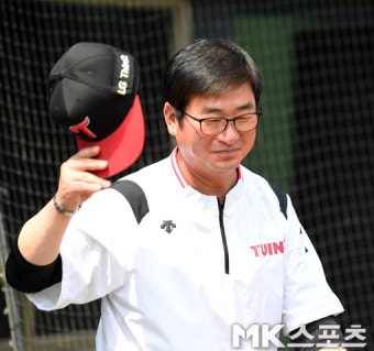 류중일 감독 `박용택이 대기록 달성해야 할텐데` [MK포토]