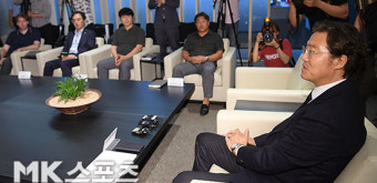 축구국대감독 선임 소위원회 `신태용 감독 거치 결정 회의` [MK포토]