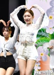 청하, 백예린에 “‘프롬 나우 온’ 애정 갖고 만들어줘 고맙다”