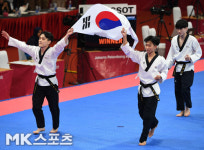 태권도 품새 남자 단체전 금메달! [MK포토]