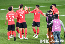 한국 `강호 우루과이에 2-1 승리` [MK포토]