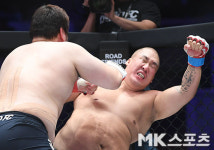 허재혁 `강력한 펀치 안면에 허용` [MK포토]