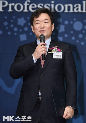 인사하는 이순철 한은회 회장 [MK포토] | 포토뉴스