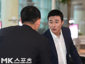 김하성 `이정후, 어서 와` [MK포토]