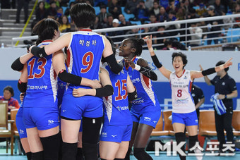 도로공사 `선두 흥국생명에 3-0 완승` [MK포토]