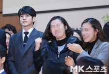 옹성우 `교육청 여직원들의 환호를 받으며~` [MK포토]